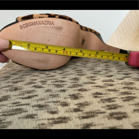 Size 8 BCBG MaxAxaria 4 inch open toe heels. - Picture 7 of 7